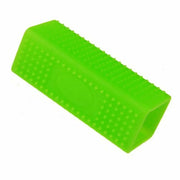 Brosse Nidofé Paume verte, de forme rectangulaire et couverte de petits picots.