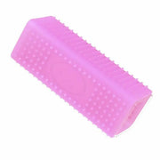 Brosse Nidofé Paume rose, de forme rectangulaire et couverte de petits picots.